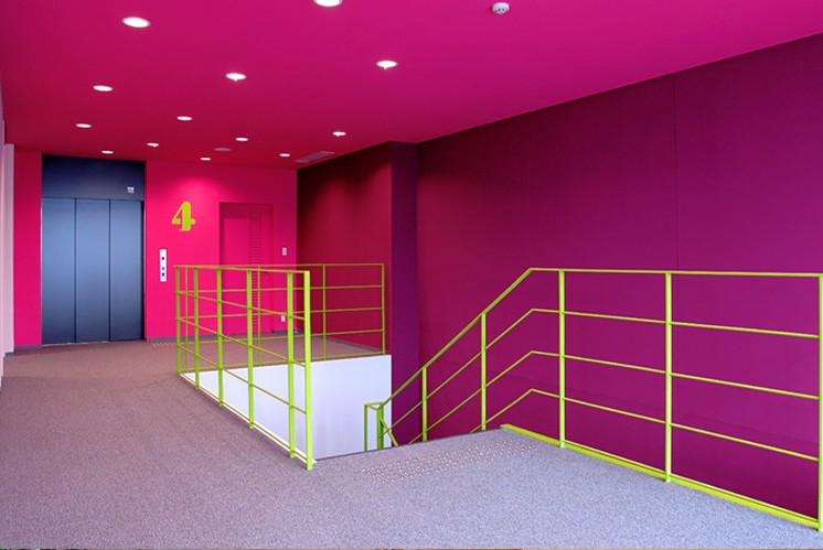 眼花繚亂？導(dǎo)視系統(tǒng)對于明亮色彩的高級運用是怎樣的？