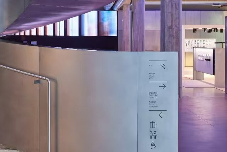 企業(yè)總部導(dǎo)視設(shè)計：以簡約之筆，繪指引華章